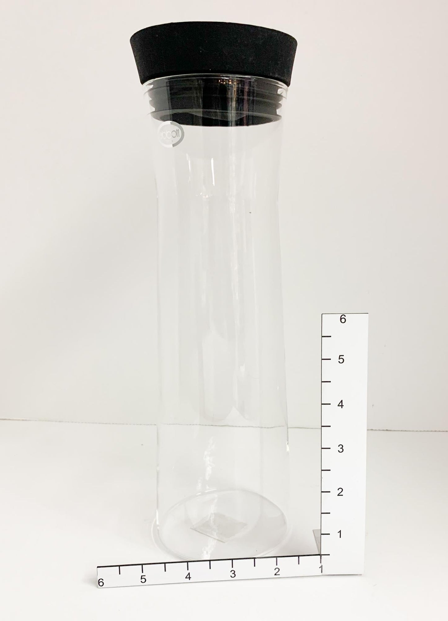 Carafe with Silicone Lid
