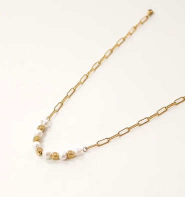 Short Necklace | 'AMOUR' & Pearls. Gold
