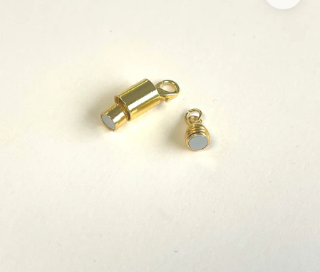 Magnet with screw clasp